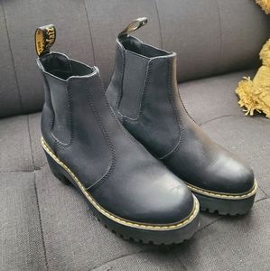 Doc Marten's- Chelsea boot size 6